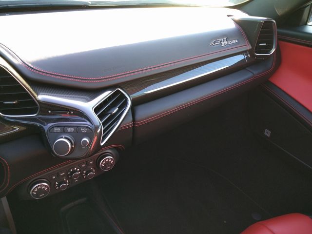 FERRARI 458 SPIDER 2015 Image 31