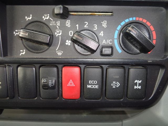 TOYOTA DYNA 2016 Image 31