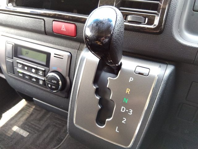 TOYOTA HIACE VAN 4WD 2015 Image 31