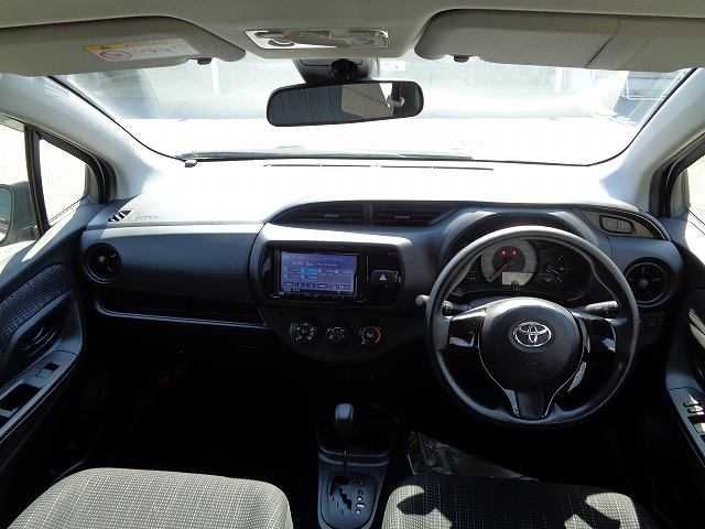 TOYOTA VITZ 2019 Image 31