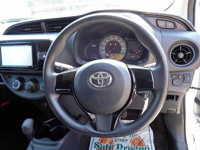 TOYOTA VITZ 2019 Image 31