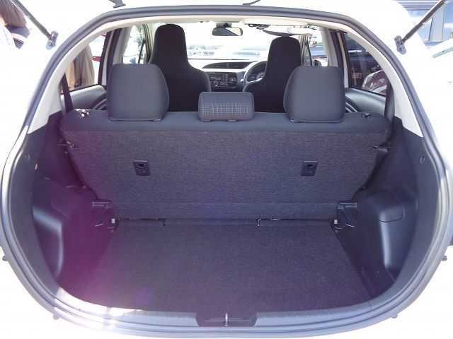 TOYOTA VITZ 2019 Image 31