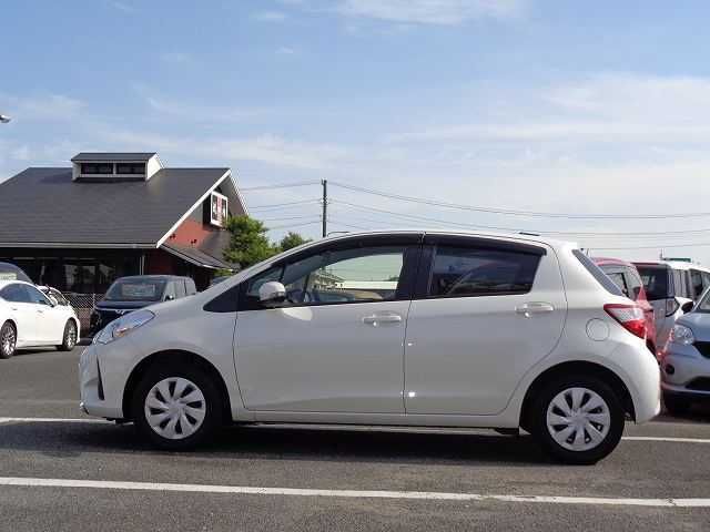 TOYOTA VITZ 2019 Image 31