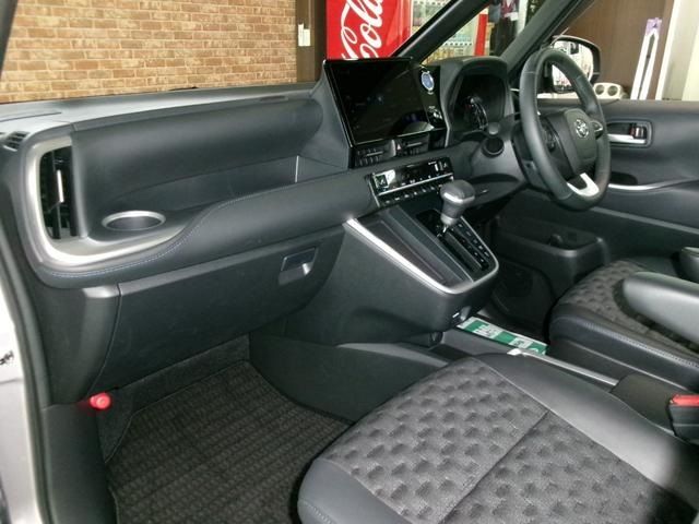 TOYOTA VOXY HYBRID 4WD 2023 Image 31