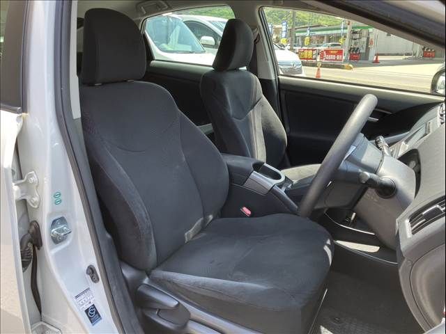 TOYOTA PRIUS 2014 Image 31