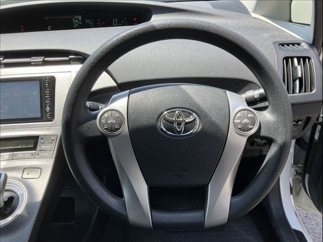 TOYOTA PRIUS 2014 Image 31