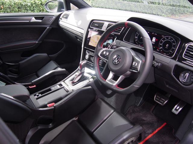 VOLKSWAGEN GOLF GTI 2019 Image 31