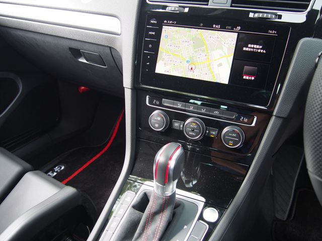 VOLKSWAGEN GOLF GTI 2019 Image 31