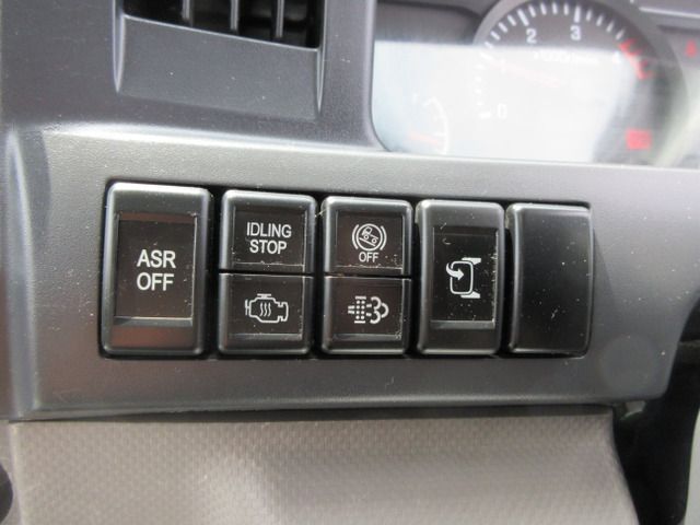 ISUZU  2011 Image 31