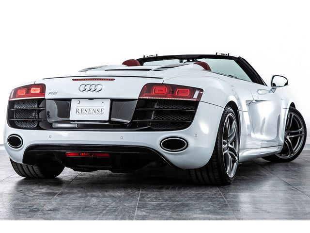 AUDI AUDI R8 SPYDER 2012 Image 31
