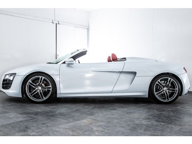 AUDI AUDI R8 SPYDER 2012 Image 31