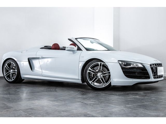 AUDI AUDI R8 SPYDER 2012 Image 31
