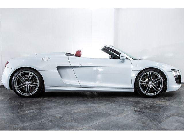 AUDI AUDI R8 SPYDER 2012 Image 31