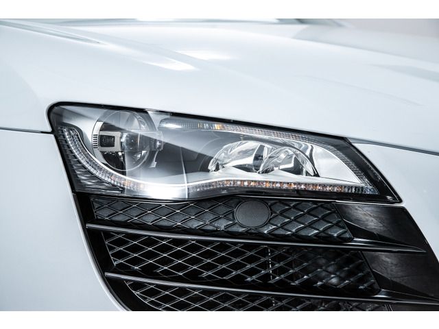 AUDI AUDI R8 SPYDER 2012 Image 31
