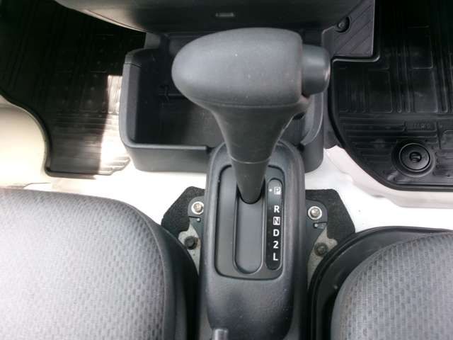 DAIHATSU HIJET TRUCK 4WD 2017 Image 31