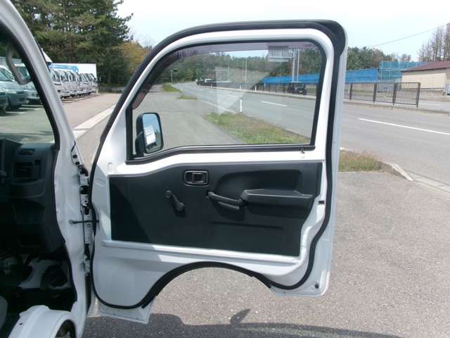 DAIHATSU HIJET TRUCK 4WD 2017 Image 31