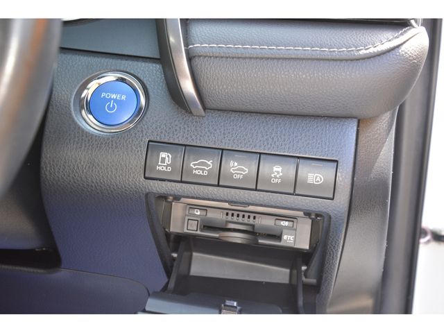 TOYOTA CAMRY HYBRID 2019 Image 31