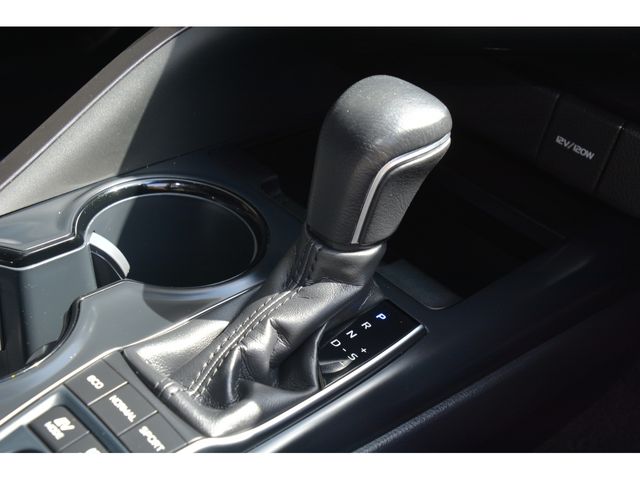 TOYOTA CAMRY HYBRID 2019 Image 31