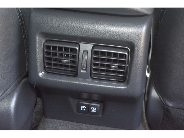 TOYOTA CAMRY HYBRID 2019 Image 31