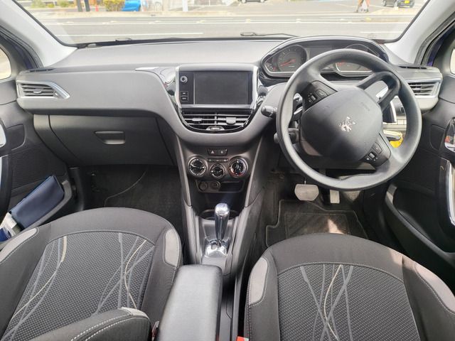 PEUGEOT 208 2016 Image 31