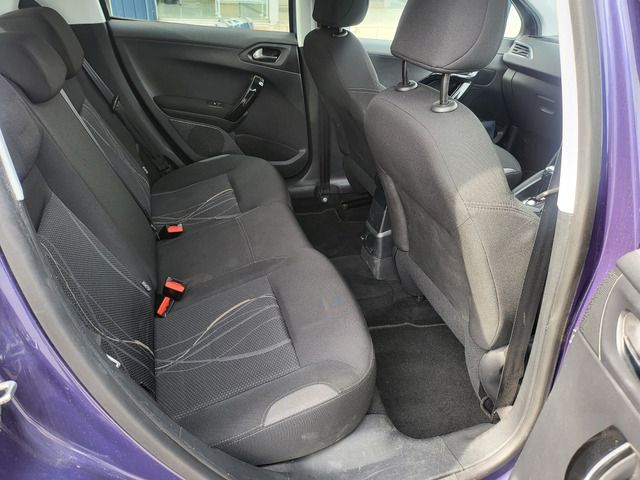 PEUGEOT 208 2016 Image 31