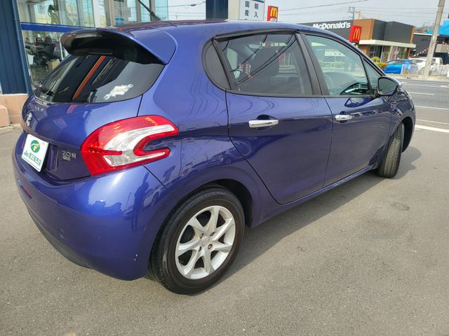 PEUGEOT 208 2016 Image 31