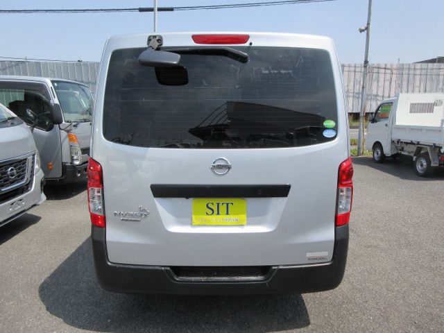 NISSAN NV350 CARAVAN 2019 Image 31