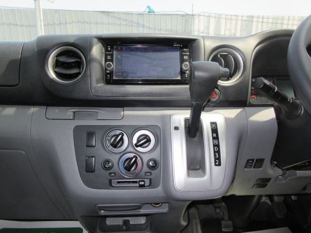 NISSAN NV350 CARAVAN 2019 Image 31