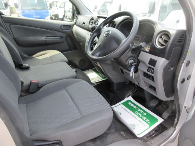NISSAN NV350 CARAVAN 2019 Image 31
