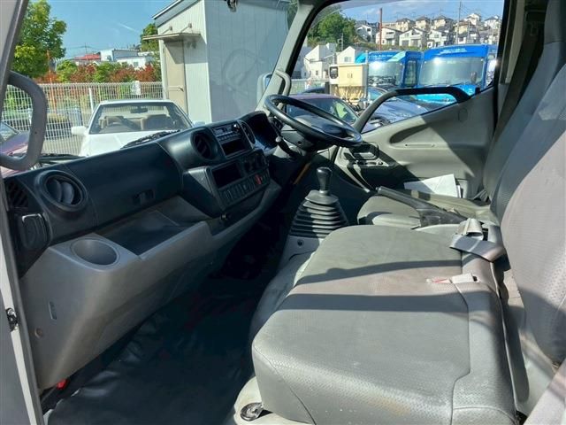 HINO DUTRO 2015 Image 31