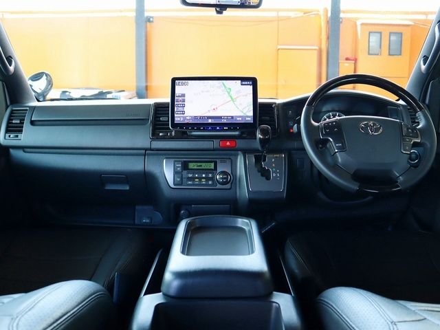 TOYOTA HIACE VAN 4WD 2023 Image 31