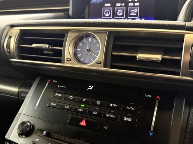 TOYOTA LEXUS IS300H 2013 Image 31