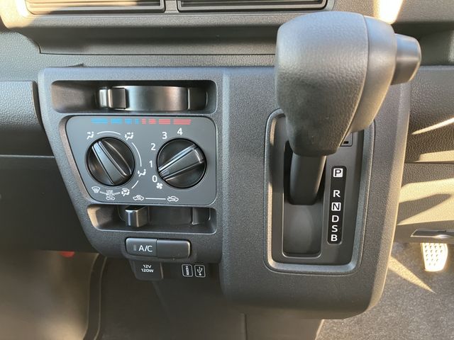 DAIHATSU HIJET DECKVAN 4WD 2024 Image 31