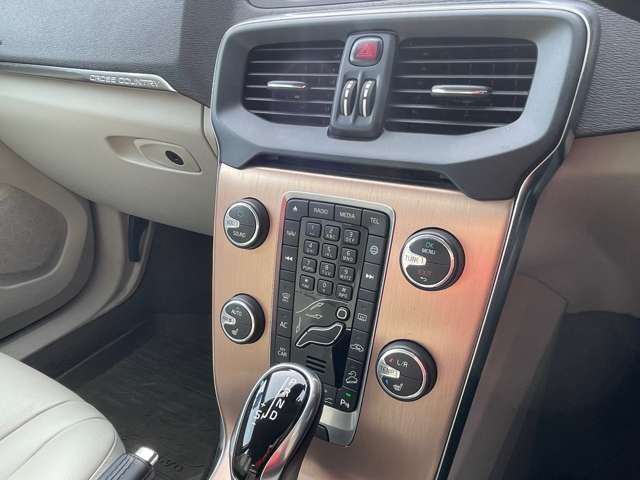 VOLVO V40 CROSS COUN 2015 Image 31