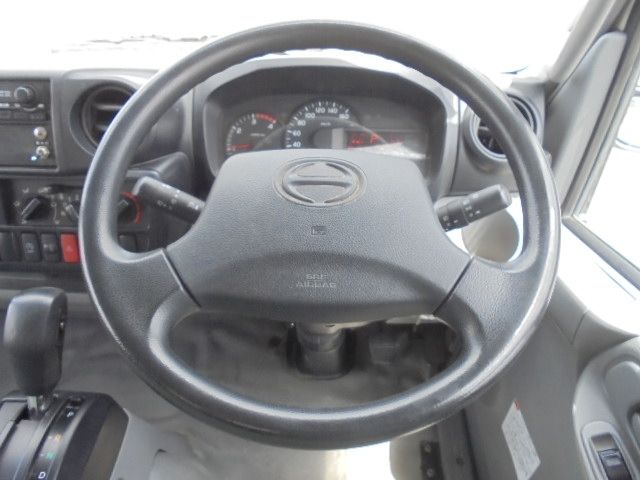 HINO DUTRO 2015 Image 31