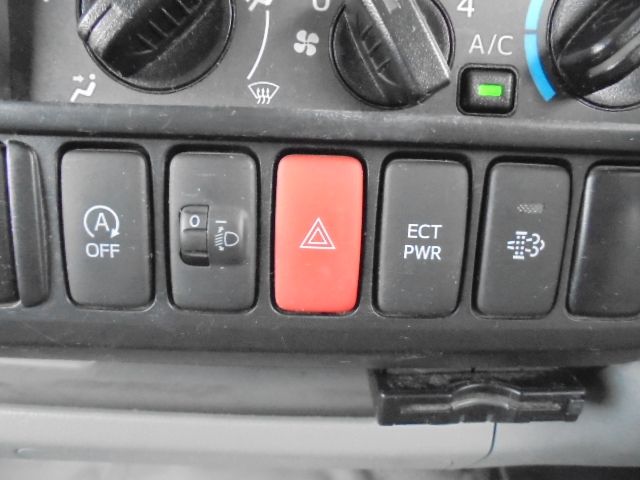 HINO DUTRO 2015 Image 31