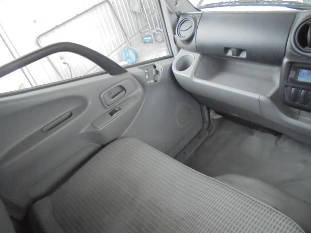 HINO DUTRO 2015 Image 31