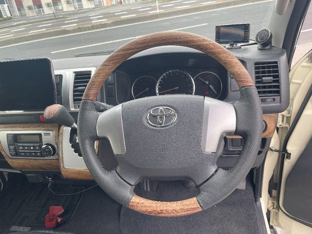 TOYOTA HIACE VAN 4WD 2018 Image 31