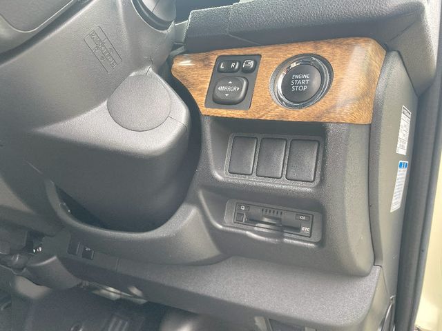 TOYOTA HIACE VAN 4WD 2018 Image 31
