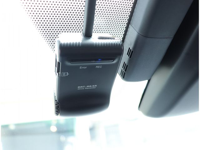 TOYOTA PRIUS 2016 Image 31