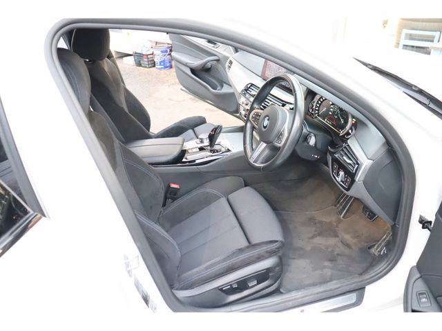 BMW 5SERIES TOURING 2019 Image 31