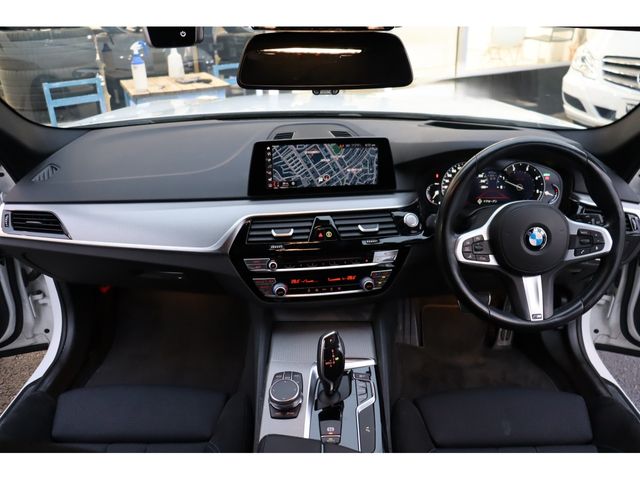 BMW 5SERIES TOURING 2019 Image 31