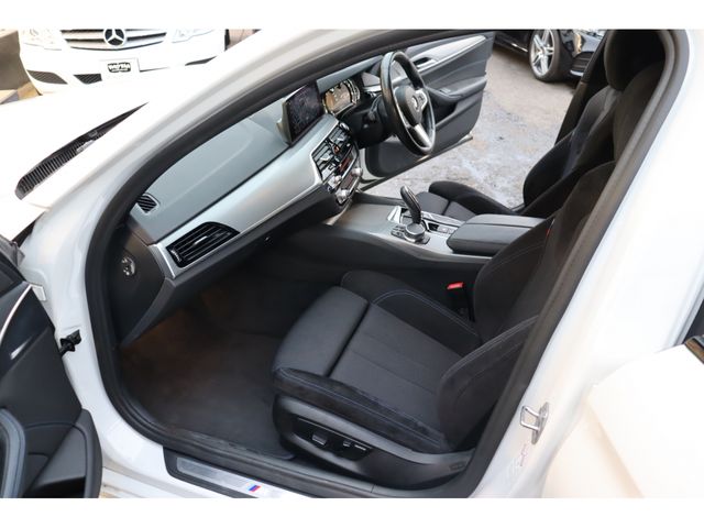 BMW 5SERIES TOURING 2019 Image 31