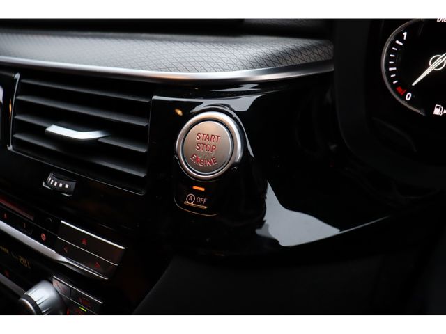 BMW 5SERIES TOURING 2019 Image 31