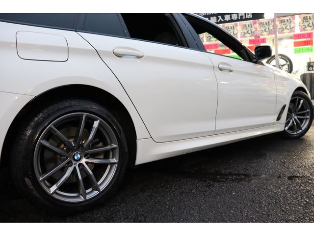 BMW 5SERIES TOURING 2019 Image 31