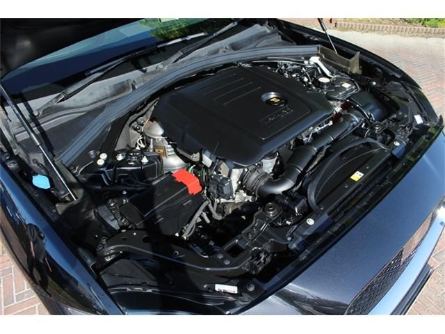 JAGUAR F-PACE 2018 Image 31