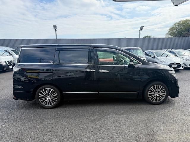 NISSAN ELGRAND 2017 Image 31