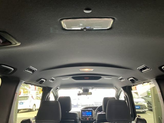 TOYOTA VOXY 2020 Image 31