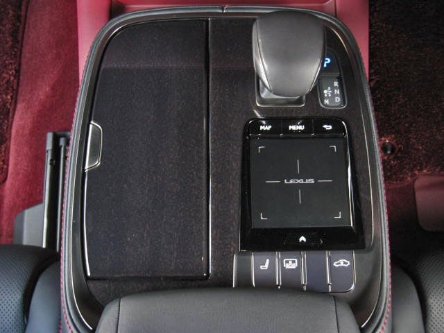 TOYOTA LEXUS LS500 2018 Image 31