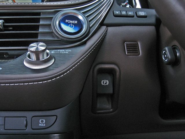 TOYOTA LEXUS LS500H 4WD 2017 Image 31